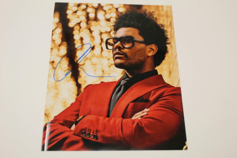 THE WEEKND SIGNED AUTOGRAPH 8X10 PHOTO – BEAUTY BEHIND THE MADNESS, AFTER HOURS  COLLECTIBLE MEMORABILIA