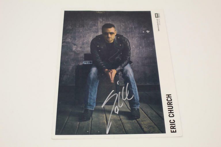 ERIC CHURCH SIGNED AUTOGRAPH 8X10 PHOTO – COUNTRY MUSIC STUD, SINNERS LIKE ME  COLLECTIBLE MEMORABILIA