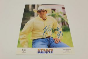 KENNY CHESNEY SIGNED AUTOGRAPH 8X10 PHOTO – VERY YOUNG FAN CLUB PROMO PHOTO RARE  COLLECTIBLE MEMORABILIA
