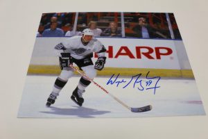 WAYNE GRETZKY SIGNED AUTOGRAPH 8X10 PHOTO THE GREAT ONE BEAUTIFUL FULL SIGNATURE  COLLECTIBLE MEMORABILIA