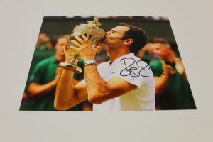 ROGER FEDERER SIGNED AUTOGRAPH 8X10 PHOTO – KISSING TROPHY, GRAM SLAM CHAMPION  COLLECTIBLE MEMORABILIA