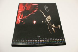 GUY BERRYMAN SIGNED AUTOGRAPH 8X10 PHOTO – COLDPLAY BASSIST, PARACHUTES, X&Y  COLLECTIBLE MEMORABILIA