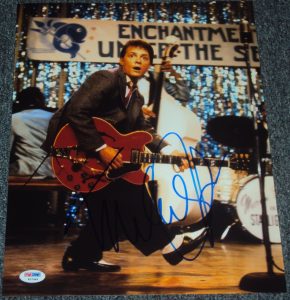 MICHAEL J. FOX SIGNED AUTOGRAPH “BACK TO THE FUTURE” GUITAR PHOTO PSA/DNA W37984  COLLECTIBLE MEMORABILIA