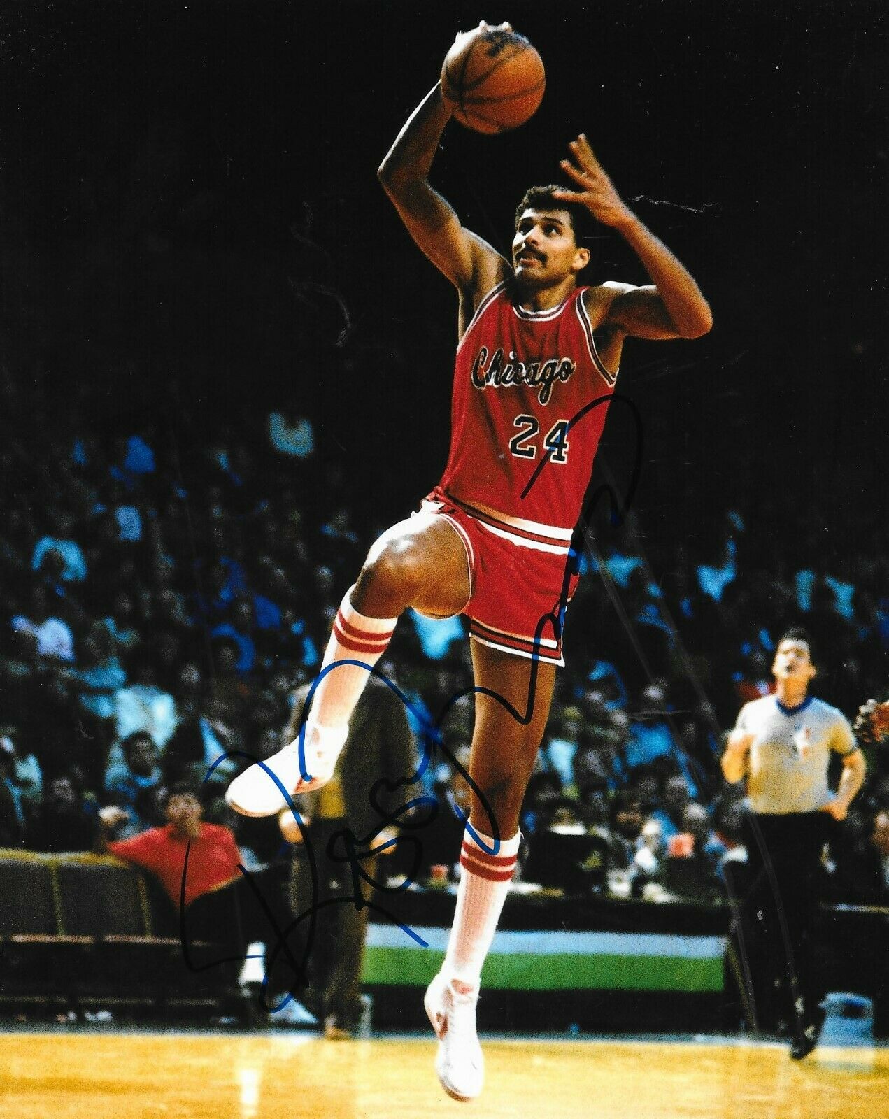 Reggie Theus signed Chicago Bulls 8x10 photo autographed 3 Collectible