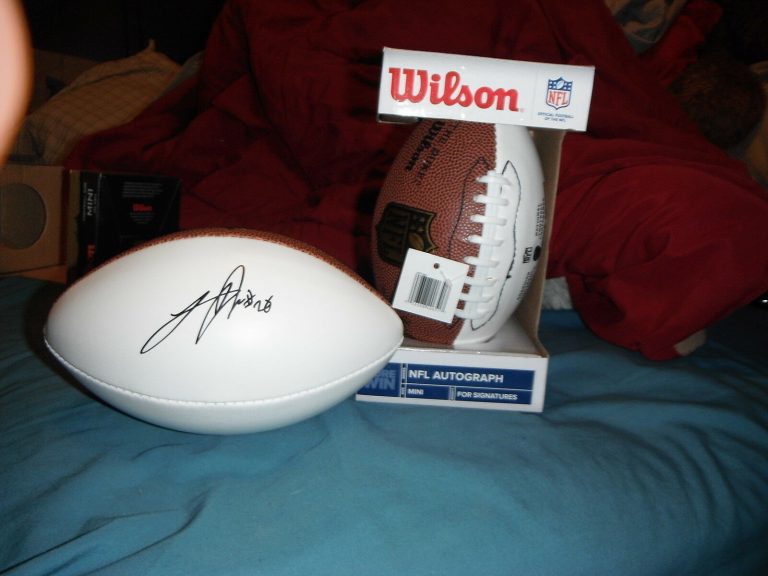 OAKLAND RAIDERS LATAVIUS MURRAY SIGNED WHITE PANEL FOOTBALL  COLLECTIBLE MEMORABILIA