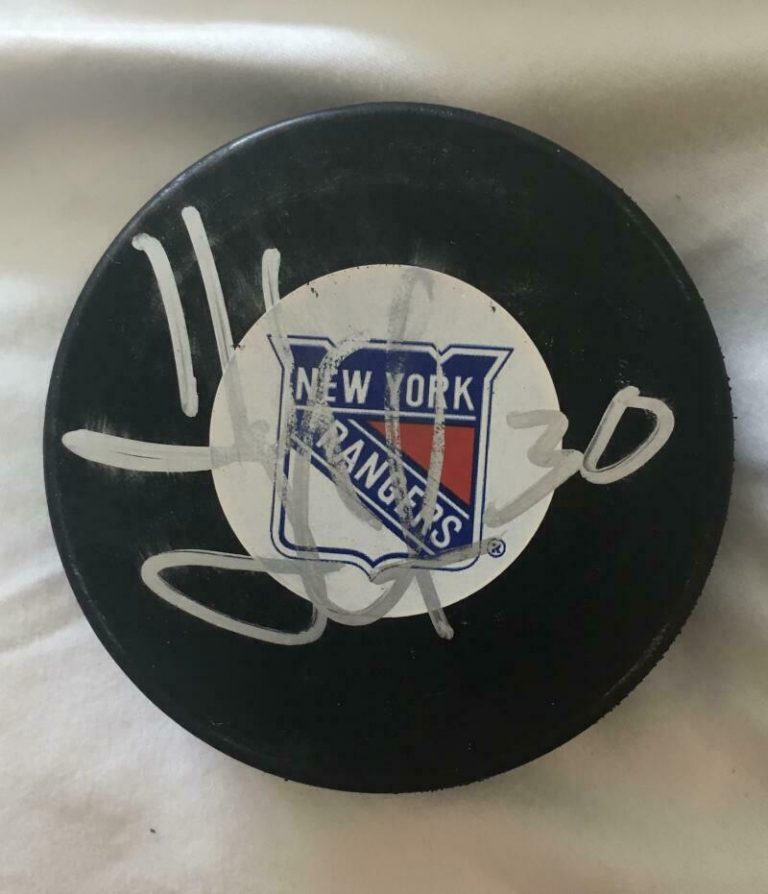 HENRIK LUNDQVIST SIGNED AUTOGRAPHED NHL HOCKEY NEW YORK RANGERS PUCK WITH COA  COLLECTIBLE MEMORABILIA