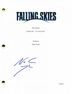 NOAH WYLE SIGNED AUTOGRAPH – FALLING SKIES FULL PILOT SCRIPT – STEVEN SPIELBERG  COLLECTIBLE MEMORABILIA