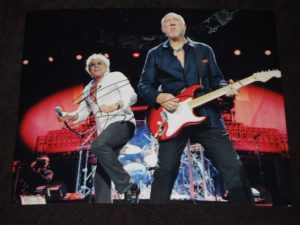 THE WHO PETE TOWNSHEND SIGNED ROCKING OUT 11X14  COLLECTIBLE MEMORABILIA