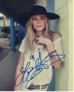 LEANN RIMES SIGNED AUTOGRAPH 8X10 PHOTO – SEXY, COYOTE UGLY, COUNTRY MUSIC  COLLECTIBLE MEMORABILIA