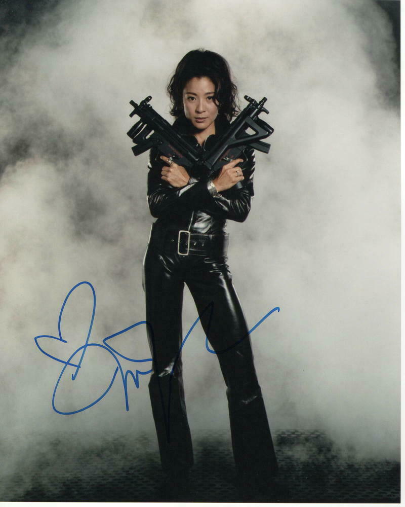 MICHELLE YEOH SIGNED AUTOGRAPH 8X10 PHOTO - PIERCE BROSNAN TOMORROW ...