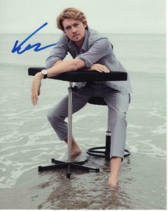 JOE ALWYN SIGNED AUTOGRAPHED 8X10 PHOTO – SEXY STUD, TAYLOR SWIFT, THE FAVOURITE  COLLECTIBLE MEMORABILIA