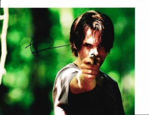 SARAH CONNOR CHRONICLES THOMAS DEKKER SIGNED 8X10 GUN  COLLECTIBLE MEMORABILIA