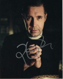 PADDY CONSIDINE SIGNED AUTOGRAPHED 8X10 PHOTO FATHER JOHN HUGHES, PEAKY BLINDERS  COLLECTIBLE MEMORABILIA