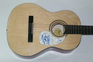 ROGER WATERS SIGNED AUTOGRAPH FENDER BRAND ACOUSTIC GUITAR – PINK FLOYD WALL PSA  COLLECTIBLE MEMORABILIA