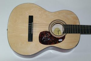 LUKE BRYAN SIGNED AUTOGRAPH FENDER BRAND ACOUSTIC GUITAR – DOIN’ MY THING PSA  COLLECTIBLE MEMORABILIA