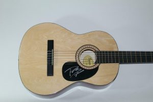 POST MALONE SIGNED AUTOGRAPH FENDER BRAND ACOUSTIC GUITAR – STONEY, CIRCLES  COLLECTIBLE MEMORABILIA