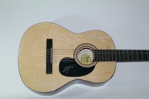 THOMAS RHETT SIGNED AUTOGRAPH FENDER BRAND ACOUSTIC GUITAR -LIFE CHANGES COUNTRY  COLLECTIBLE MEMORABILIA