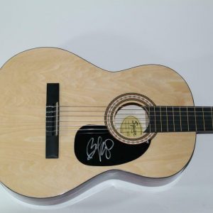 BRAD PAISLEY SIGNED AUTOGRAPH FENDER BRAND ACOUSTIC GUITAR - MUD ON THE TIRES Collectible Memorabilia