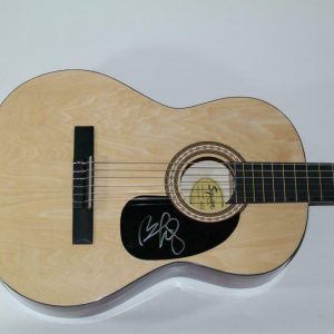 BRAD PAISLEY SIGNED AUTOGRAPH FENDER BRAND ACOUSTIC GUITAR - 5TH GEAR, PART II Collectible Memorabilia