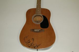 DAVE MATTHEWS SIGNED GIBSON ACOUSTIC GUITAR WITH SKETCH – BAND, VERY RARE! PSA  COLLECTIBLE MEMORABILIA