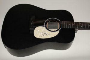 ERIC CHURCH SIGNED AUTOGRAPH C.F. MARTIN ACOUSTIC GUITAR – CHIEF, THE OUTSIDERS  COLLECTIBLE MEMORABILIA