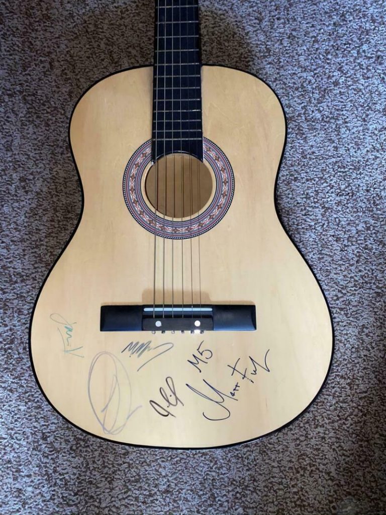 MAROON 5 FULL BAND SIGNED AUTOGRAPH ACOUSTIC GUITAR – OVEREXPOSED ADAM LEVINE +4  COLLECTIBLE MEMORABILIA