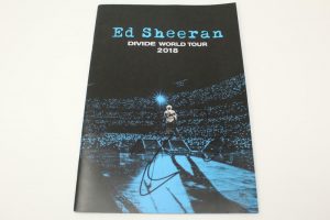 ED SHEERAN SIGNED AUTOGRAPH 2018 DIVIDE WORLD TOUR PROGRAM BOOK – VERY RARE!  COLLECTIBLE MEMORABILIA