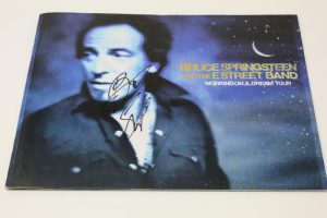 BRUCE SPRINGSTEEN SIGNED AUTOGRAPH WORKING ON A DREAM TOUR PROGRAM BOOK – RARE  COLLECTIBLE MEMORABILIA