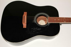 KENNY CHESNEY SIGNED AUTOGRAPH GIBSON EPIPHONE ACOUSTIC GUITAR – COUNTRY STUD B  COLLECTIBLE MEMORABILIA