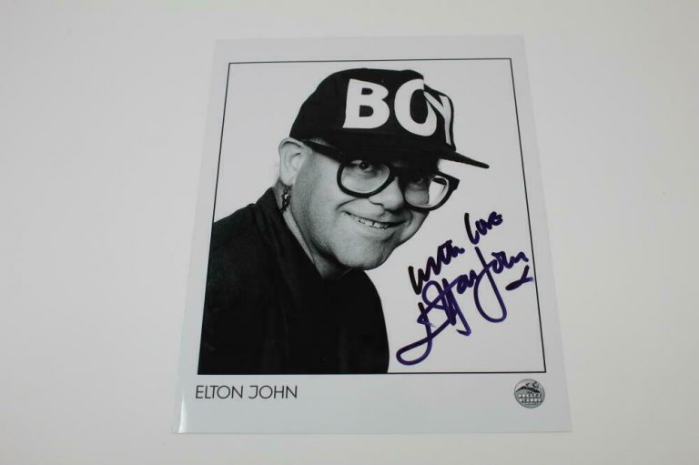 ELTON JOHN SIGNED AUTOGRAPH 8×10 PHOTO – FULL SIGNATURE, YELLOW BRICK ROAD REAL  COLLECTIBLE MEMORABILIA