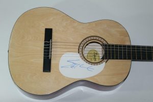 ERIC CHURCH SIGNED AUTOGRAPH FENDER BRAND ACOUSTIC GUITAR – THE OUTSIDERS CHIEF  COLLECTIBLE MEMORABILIA