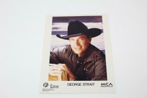 GEORGE STRAIT SIGNED AUTOGRAPH 8×10 PHOTO – KING OF COUNTRY, OUT OF THE BOX PURE  COLLECTIBLE MEMORABILIA