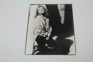 ROBERT PLANT SIGNED AUTOGRAPH 8×10 PHOTO – LED ZEPPELIN, II, III, IV, JIMMY PAGE  COLLECTIBLE MEMORABILIA