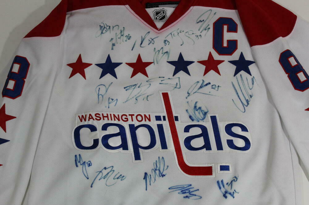 WASHINGTON CAPITALS TEAM SIGNED SIGNED AUTOGRAPH WINTER CLASSIC JERSEY