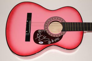 AMY RAY & EMILY SAILERS SIGNED AUTOGRAPH PINK ACOUSTIC GUITAR – INDIGO GIRLS PSA  COLLECTIBLE MEMORABILIA