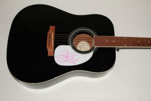 KELLY CLARKSON SIGNED AUTOGRAPH GIBSON EPIPHONE ACOUSTIC GUITAR – BREAKAWAY  COLLECTIBLE MEMORABILIA