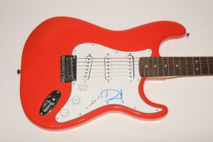 DAVE GROHL SIGNED AUTOGRAPH FENDER BRAND ELECTRIC GUITAR NIRVANA, FOO FIGHTERS B  COLLECTIBLE MEMORABILIA