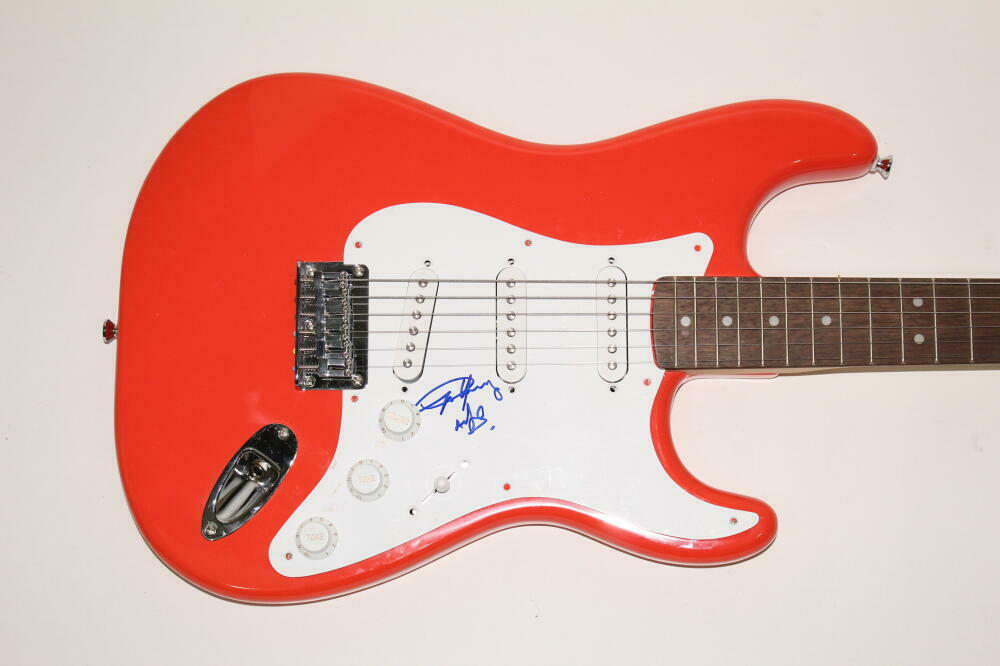 ANGUS YOUNG SIGNED AUTOGRAPH FENDER BRAND ELECTRIC GUITAR - AC/DC BACK ...