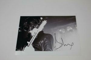 ALEX TURNER SIGNED AUTOGRAPH 8×10 PHOTO – ARCTIC MONKEYS, SUCK IT AND SEE, AM  COLLECTIBLE MEMORABILIA