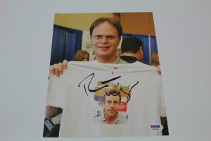 RAINN WILSON SIGNED AUTOGRAPH 8×10 PHOTO – THE OFFICE, DWIGHT SCHRUTE, MOM, PSA  COLLECTIBLE MEMORABILIA