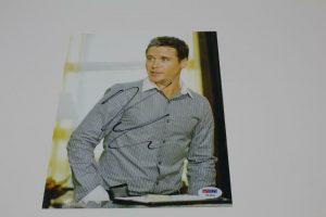 KEVIN CONNOLLY SIGNED AUTOGRAPH 8×10 PHOTO – ERIC E MURPHY ENTOURAGE, GOTTI PSA  COLLECTIBLE MEMORABILIA