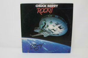 CHUCK BERRY SIGNED AUTOGRAPH ALBUM VINYL RECORD – ROCKIT, JOHNNY B GOODE  COLLECTIBLE MEMORABILIA