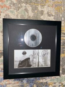 TAYLOR SWIFT SIGNED AUTOGRAPH FOLKLORE FRAMED DISPLAY – CD, ALBUM, VERY RARE!  COLLECTIBLE MEMORABILIA