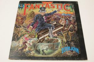 ELTON JOHN SIGNED AUTOGRAPH ALBUM VINYL RECORD – CAPTAIN FANTASTIC, VERY RARE  COLLECTIBLE MEMORABILIA