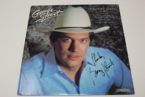 GEORGE STRAIT SIGNED AUTOGRAPH ALBUM VINYL RECORD – THE KING OF COUNTRY, RARE!  COLLECTIBLE MEMORABILIA