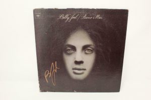 BILLY JOEL SIGNED AUTOGRAPH ALBUM VINYL RECORD – PIANO MAN LEGEND, THE STRANGER  COLLECTIBLE MEMORABILIA