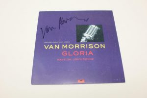 VAN MORRISON SIGNED AUTOGRAPH ALBUM VINYL RECORD – GLORIA SINGLE, VERY RARE  COLLECTIBLE MEMORABILIA