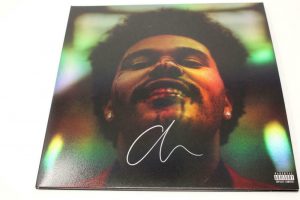 THE WEEKND SIGNED AUTOGRAPH ALBUM VINYL RECORD – AFTER HOURS, STARBOY, VERY RARE  COLLECTIBLE MEMORABILIA