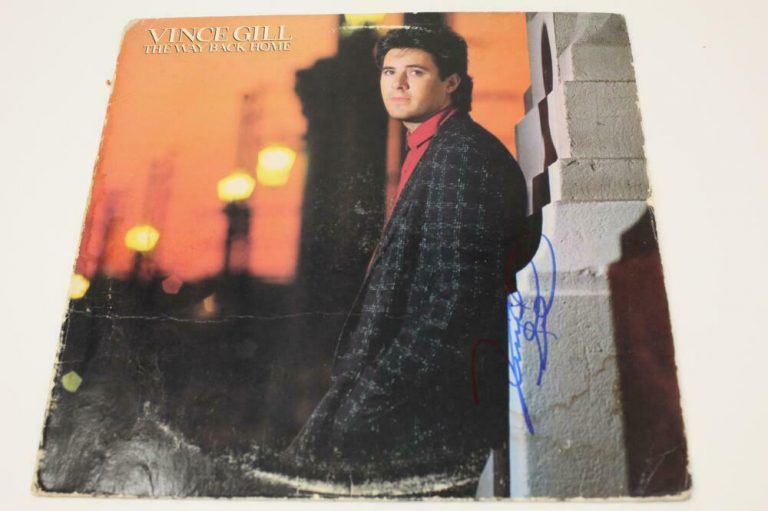 VINCE GILL SIGNED AUTOGRAPH ALBUM VINYL RECORD – THE WAY BACK HOME COUNTRY MUSIC  COLLECTIBLE MEMORABILIA