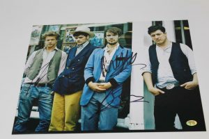 MUMFORD & SONS FULL BAND SIGNED AUTOGRAPH 11X14 PHOTO -MARCUS, BEN, TED, WINSTON  COLLECTIBLE MEMORABILIA